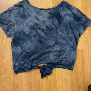 Blue tie die billabong shirt. Tie in the back